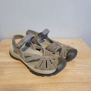 KEEN Women's Tan Gray Outdoor Sandal Size 8.5